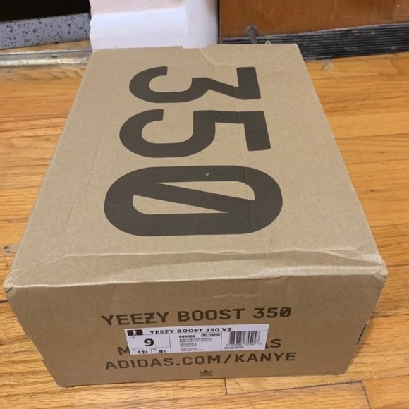 Yeezy 350 v2 Black - Picture 3 of 3